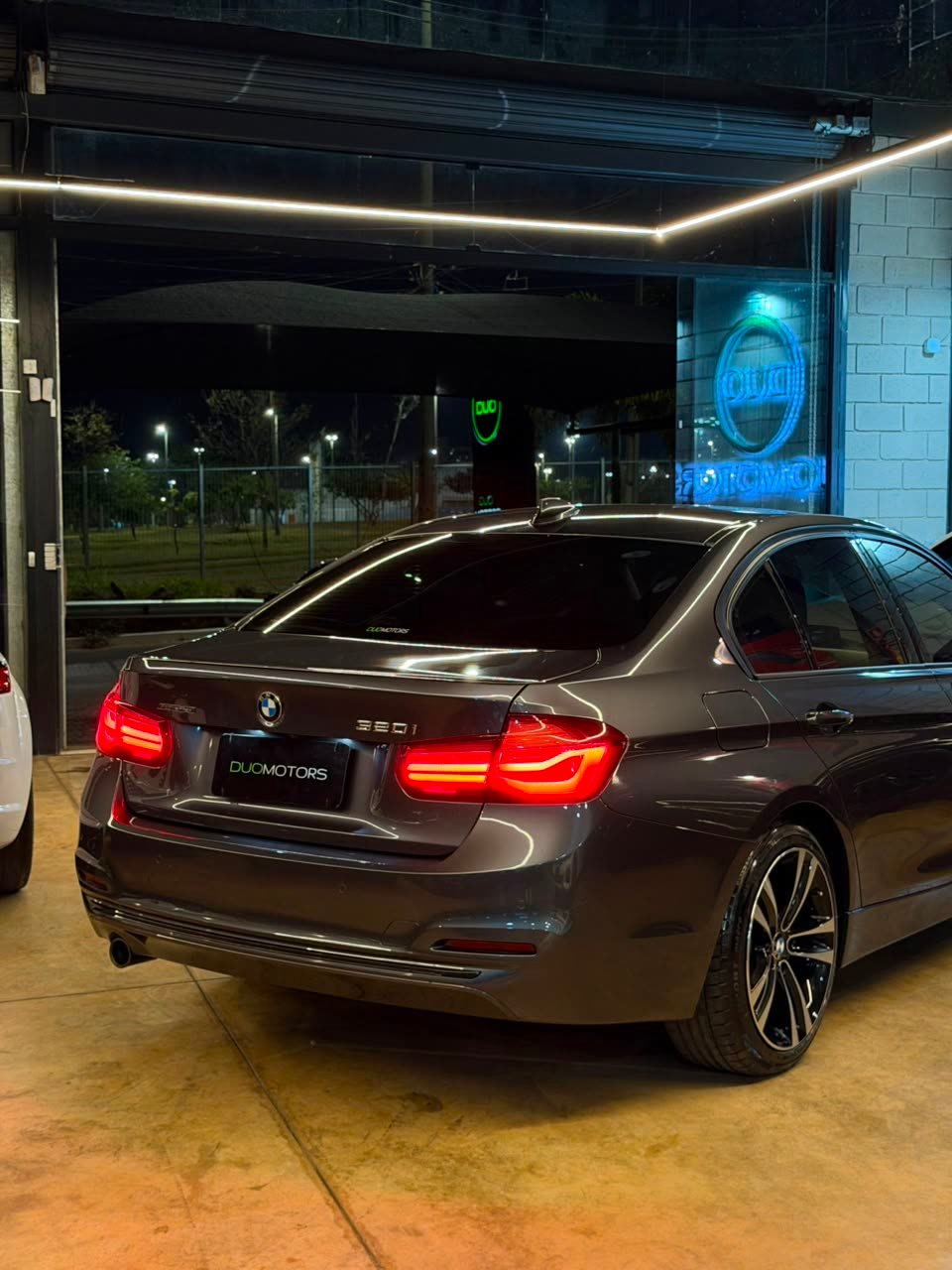 Ver a foto 4 do BMW 320i Sport